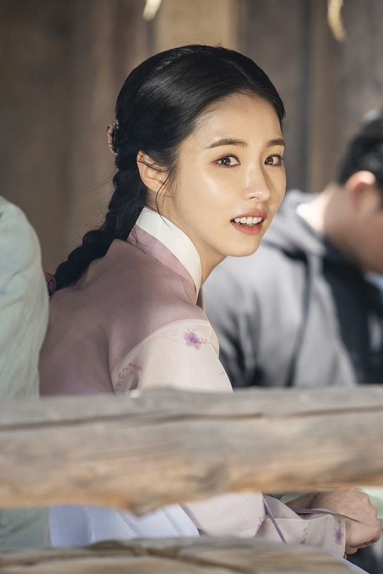 The first shooting of the visual explosion of the new recruits, Na Hae-ryung Shin Se-kyung and Jung Eun-woo, was unveiled.With the release of the two people who have been unable to hide their strange tension and excitement ahead of the full-scale start, they are said to have completed their first filming safely in the best atmosphere with the staff, raising expectations for the first broadcast on July 17th.MBCs new tree drama Na Hae-ryung (played by Kim Ho-soo/directed by Kang Il-soo, Han Hyun-hee/produced Green Snake Media), which is scheduled to air at 8:55 p.m. on July 17, released the first shooting scene still of Shin Se-kyung and Jung Eun-woo on June 21.Na Hae-ryung, starring Shin Se-kyung, Jung Eun-woo, and Park Ki-woong, is the first problematic Ada Lovelace () in Joseon and the Phil Chung of Prince Lee Rim (Jung Eun-woo) in the anti-war Motaesol. Only romance annals.Lee Ji-hoon, Park Ji-hyun and other young actors, Kim Ji-jin, Kim Min-sang, Choi Duk-moon, and Sung Ji-ru.First, Shin Se-kyung is showing off his sweet hanbok figure and steals his gaze.She was nervous about her first film, and for a while she was immersed in acting and showed a perfect synchro rate with Na Hae-ryung.The staff is also known to have admired her, and it is noteworthy whether she will be able to renew her life character through this work.She was then captured wearing a blue military uniform and in a heat-air mode, showing her a burning passion for acting, not letting the script go out of her hands for a moment throughout the shoot.In addition, it is said that Park Ji-hyun, Lee Ye-rim, and Jang Yoo-bin, who will be active together with the Ada Lovelace, have taken a friendly greeting and shot them.In addition, Jung Eun-woos heartbeat smile is caught and attracts attention.He has played a role of human vitamins to blow the heat by blowing bright laughter and positive energy throughout the filming.In particular, Jung Eun-woo has been shooting in a serious posture, not only listening to the acting advice of Sungjiru, who was the first to shoot, but also adjusting the movement line in advance.He also comes to the attention of the Holy Land and is said to have made the atmosphere warm.kim myeong-mi