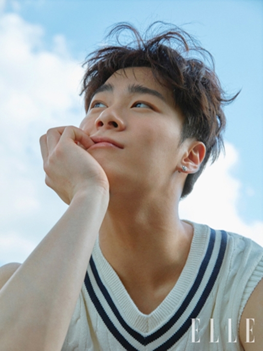 The first solo picture of Astro Moon Bin has been released.Fashion magazine Elle conducted pictures and interviews with Moon Bin, who is in the midst of shooting the JTBC drama The Moment of the Fever.Moon Bin, who will transform into a high school noon role in the drama, showed off the energy of a boy who was lively throughout the shooting.When asked about the atmosphere of the drama filming scene at the interview after the filming, It is really good. All the peers are good and have a lot to learn.I am getting acquainted with the main character, Ong Sung-woo, who is also talking a lot. When asked about his teenage years, he said, I started my career in entertainment early, and after school I had to go to the practice room.I think the practice room where I meet my peers was another school for me. He also smiled, Why did my allowance always be short, and why did not I be tall? Park Su-in