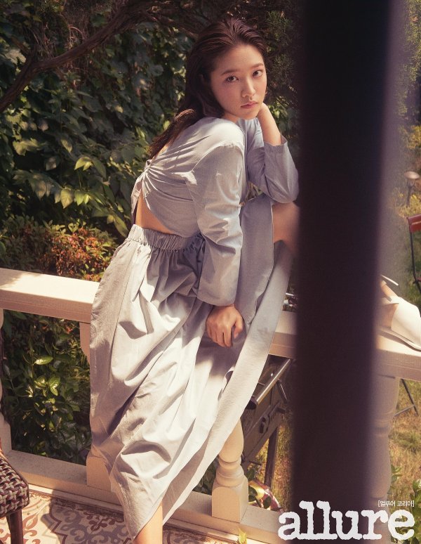 Red Velvet became the cover model for Allure Korea, with Irene, Joy and Wendy as one team, and Joy and Seulgi as the main characters of the two covers.Because of the success of summer activities for several years, Red Velvet is also called the Summer Stronger, and this Allure Korea cover is full of summer images.Red Velvet has unhappily demonstrated the charm of the artist by digesting group shooting, personal shooting, and unit shooting.Members gathered for the full picture shoot for a long time did not hide their expectations and excitement about the Jim Sala Beam released this week.Irene explained Jimsala Beams choreography, saying, It is a past-class choreography, and if you have a distraction, you miss your movements. Wendy said, I like the title song the most.Its really new, Joy said, its an addictive album. Im curious about peoples reactions.Yeri and Seulgi said of the public expectations for summer activities, I am grateful that you like summer.I want to look at other seasons, and Now we will wait for summer with our fans. In the following interview, serious answers were given to the preparation process, teamwork, and individual interests of the members of the Jimsala Beam.The July issue of Allure Korea, which includes interviews with Red Velvet cover pictures, can be found in bookstores and online bookstores nationwide.