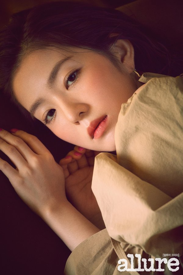 Red Velvet became the cover model for Allure Korea, with Irene, Joy and Wendy as one team, and Joy and Seulgi as the main characters of the two covers.Because of the success of summer activities for several years, Red Velvet is also called the Summer Stronger, and this Allure Korea cover is full of summer images.Red Velvet has unhappily demonstrated the charm of the artist by digesting group shooting, personal shooting, and unit shooting.Members gathered for the full picture shoot for a long time did not hide their expectations and excitement about the Jim Sala Beam released this week.Irene explained Jimsala Beams choreography, saying, It is a past-class choreography, and if you have a distraction, you miss your movements. Wendy said, I like the title song the most.Its really new, Joy said, its an addictive album. Im curious about peoples reactions.Yeri and Seulgi said of the public expectations for summer activities, I am grateful that you like summer.I want to look at other seasons, and Now we will wait for summer with our fans. In the following interview, serious answers were given to the preparation process, teamwork, and individual interests of the members of the Jimsala Beam.The July issue of Allure Korea, which includes interviews with Red Velvet cover pictures, can be found in bookstores and online bookstores nationwide.