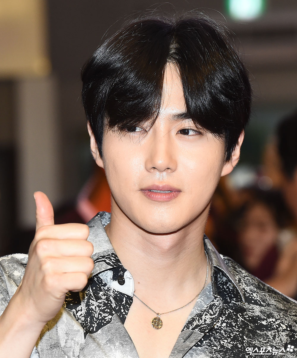EXO Suho, who attended the red carpet event of Netflixs popular original series Queen Story 3 held at Time Square in Yeongdeungpo, Seoul on the afternoon of the 20th, is posing.