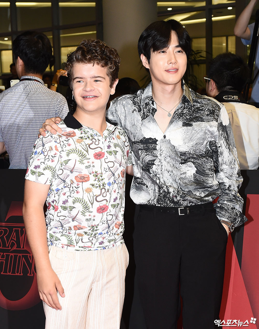 Actors Gayton Matarazo and Exo Suho pose at the red carpet event of Netflixs popular original series Queen Story 3 held at Time Square in Yeongdeungpo, Seoul on the afternoon of the 20th.