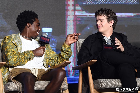 Gayton Matarazo and Caleb McLaughlin, who visited Korea with Queer Story 3, told of their relationship with EXO Suho and Kai.On the 21st, the Netflix original series The Strange Story 3 press conference was held at JW Marriott Dongdaemun Square in Jongno-gu, Seoul.Actors Gayton Matarazo and Caleb McLaughlin attended the ceremony.Suho and Kai have been attracting attention on the red carpet scene of Queen Story 3 held at Time Square in Yeongdeungpo on the 20th.Caleb McLaughlin made a surprise visit to NCT 127s North American tour concert in Atlanta in April, and NCT 127, who greeted Caleb McLaughlin and Gayton Matarazo, introduced the same agencys senior EXO, which could be concluded until the meeting in Korea.They visited the gymbokgung and the plaza market on the 20th and also toured Korea.Caleb McLaughlin said, It was a great experience. I was able to learn about the history and culture of Korea while touring Gyeongbokgung yesterday.It was good to be able to go to the place and feel the energy. I was able to try on hanbok, but it was really fun. After todays press conference, we will experience K-POP. We are expecting a lot because it will be a complete K-POP experience.EXO Suho and Kai brothers are good to us, and I think they are really nice brothers. Strange Story 3 is unveiled on Netflix on July 4.