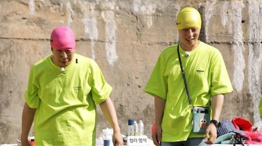 Yoo Jae-Suk and Haha transform into a Park Myeong-su resemblance with one swimming mother.In the recent recording, the two people wore swimming hats, which turned into a Park Myeong-su resemblance and attracted attention.The two men who transformed into Park Myeong-su with one swimming cap were surprised not only by the members but also by Yoo Jae-Suk and Haha, and Lee Kwang-soo laughed, How many Park Myeong-su are there?Yoo Jae-Suk and Haha not only could not tolerate laughter by seeing each others appearance, but also presented unexpected memories by showing Park Myeong-sus unique vocal simulation for a long time.On the other hand, Yoo Jae-Suk and Haha, who have transformed into Park Myeong-su resemblance, can be seen at SBS entertainment <Running Man> broadcasted at 5 pm on the 23rd.