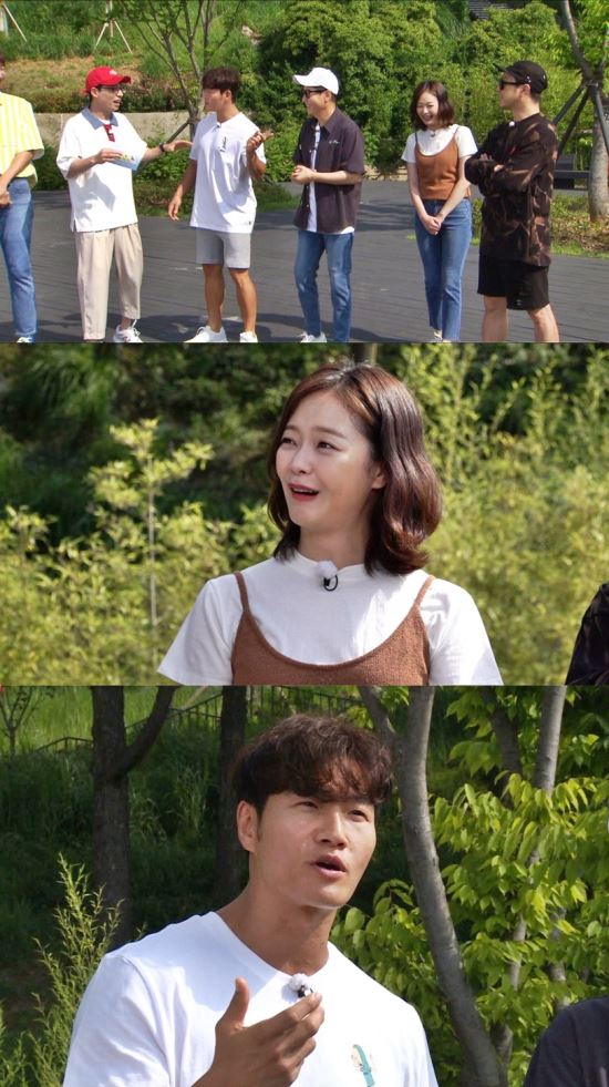 On SBS Running Man, which will be broadcast on the 23rd (Sun), the story of the members meeting for the bad-man Jeon So-min will be revealed.While asking each others recent situation in a recent recording, Yoo Jae-Suk apologized to Jeon So-min.Earlier, Yoo Jae-Suk offered Jo Se-ho a blind date with Jeon So-min through online content, but Jo Se-ho refused and unexpectedly apologized to Yoo Jae-Suk, who had a questionable loss to Jeon So-min.For the sad Jeon So-min, Running Man members started to recommend Jeon So-mins blind date in earnest.In particular, Kim Jong-guk arranged a blind date with Kim Jong-min, saying, I also proposed Kim Jong-min to a blind date with Jeon So-min, but Kim Jong-min liked it so much.Jeon So-min, who heard this, was unable to hide his difficulty in recommending junior broadcasters who were successive members of Running Man.In particular, Jeon So-min has revealed a blind date that she wants to meet more among Jo Se-ho vs Kim Jong-min, which can be confirmed at Running Man which is broadcasted at 5 pm on Sunday, 23rd.Photo: Sbs Running Man