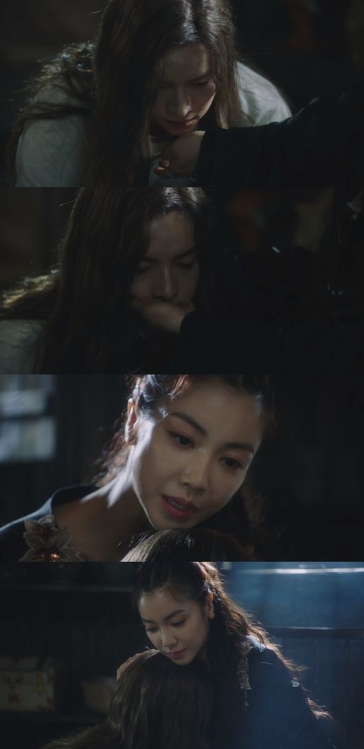 The Asdal Chronicle Song Joong-kis creepy anti-war beauty and acting gave a shock to the past.In the 7th episode of the TVN Saturday drama Asdal Chronicles (playplayed by Kim Young-hyun, Park Sang-yeon/director Kim Won-seok), which was broadcast on the 22nd, the figure of Saya (Song Joong-ki) who interferes with Taealhas plan to marry Tagon (Jang Dong-gun).On this day, Tagon wondered whether to kill Tanya (Kim Ji-won), who met with Saya.She should kill him if she was caught by Tanya (a brain-deprived person and a mixed race), but she was worried about the silver island (Song Joong-ki), who knows her secret.At this time, Taealha insisted that if he could not kill Tanya, he should draw his tongue, and eventually the two went to Tanya.Meanwhile, Tanya suspected that she was twins in the appearance of the same Saya and silver island.In particular, he recalled the dream of the silver island in the past, and speculated that it was Saya that the silver island referred to as I.Tanya mentioned the bird narae (indicator) in front of Taealha, and the surprised Taeala made Tanya the servant of Saya.In the meantime, Tagon threatened Aaron (Lee Do-kyung) to recognize me as the head of the federation saying that he killed his father, Sanwoong (Kim Ui-sung).But neither Aaron nor Aaron lost, and offered the condition to marry Mr Aas GLOW, which Tagon eventually accepted and called Taalha where no one was to seek his understanding.Taalha was angry and sad, but she did not let go of power. She also decided to continue her relationship with Tagon.However, Taealha did not give up marrying Tagon and planned to kill Aaron and put the crime on the short wall (Park Byung-eun).And the next day, it was reported that the wall suddenly collapsed and was in critical condition.When the work went the opposite way to his plan, Tae-ha asked, You are? And asked, Who would you like to be? Saya, who vowed to obey Tae-ha with a naive expression, said, Who would you be?I was shocked because Taealha killed the GLOW, a GLOW that Saya loved in the past.Saya, who returned with a cold expression, said, Now we have exchanged each other. Now my father will marry Aas woman, so he lost Taeal.I was so excited to say, Tanya, who became the servant of Saya, is listening outside and made me wonder about the future development.On this day, Song Joong-ki gathered his attention by completely digesting the past and dual aspects of Saya.It has made the drama richer with the beauty and expression that changes every moment, and it has also attracted hot topics and favorable comments by decorating the reverse ending.Above all, Song Joong-ki is playing a two-person role called Saya and Eunseom, showing more colorful charm.Moreover, as the Tanya, who loves each other with Eunseom, becomes the servant of Saya, and the identity of Aahon (Chu Ja-hyun) is revealed to Mubaek (Park Hae-jun) while the silver island is seriously hurt, the story is unpredictable, and many attention is drawn to the future development of the Asdal Chronicles.
