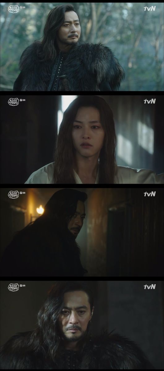 The Asdal Chronicle, Song Joong-ki, was taken as a slave and placed in DDanger.In the TVN weekend drama The Asdal Chronicle (playplay by Kim Young-hyun, directed by Kim Won-seok), which aired on the afternoon of the 23rd, the figure of Song Joong-ki in DDanger was drawn.Taalha set the day for Saya.He killed Aaron (Lee Do-kyung) and tried to overthrow a sin against the short wall (Park Byung-eun), but Saya interfered with it. Aaron lived and the life of the short wall was in a dDangerous situation and the situation was created that he could not marry Tagon, and Saya said that all of this was revenge for the bird.Taalha managed to suppress her Danger. Saya said, Now your heart is clear about Taalha. Lets do it again. Youll need me. Now call me Mother.Theres a good reason to be called that, hiding you and raising you so far. Saya called Taealha her mother, and encouraged her to say, Today is a day of revenge, now its her turn.The released Hamihall spoke with Taealha, who advised that Tagon would break the League, marry Aa, and abandon Taealha, but Taealha said, Now it will.I told him to marry Aa. He said, I will decide what to take and throw away now. Tagon became the head of the federation, receiving a bronze sword from Aaron.He married Aa, and together with him, he declared that he paid off the grudge of Sanwoong (Kim Ui-sung) by disguised and killing a man instead of the silver island (Song Joong-ki), which concealed his traces.The public was enthusiastic about Tagons leadership, and Tagon also wanted to call the sons of the leaders to consolidate their command.The leaders, who did not know the inside of Tagon, believed and followed the request to take on the minister and vice minister, among whom Tagon placed Aaron under him, not on his own or high position.Tagon went to see Saya, who was talking to her as an adult, and she looked at her back and said, The shell has fallen.But be careful not to be seen, Saya said, why did you not go out stronger when you were a great aramun? The president of the federation is not a king.In particular, Saya advised that Tagon should be stronger and more scared to become king; he should show Igts blood and show his purple blood proudly.You dont know fear, Tagon said, explaining Egts situation at Asdal. Learn fear, and if you dont act, Ill teach you.The two people disagreed about revealing the Igt, and later predicted the conflict.Taalha gave a secret mission to Tanya (Kim Ji-won) to monitor and inform all the things that Saya had to do in the future; Taalha moved Tanya with the life of Yeolson (Jung Seok-yong) as collateral.In the meantime, the Wahhans were deeply saddened to think that the silver island was dead; the tenth generation was taken to the Fortress of Fire, and given the task of digging up information.Tanya went out to the village in search of the suddenly disappeared Saya, met Saya in the forest outside the village, and Tanya revealed her situation.Among them, Tanya found a strange house on a tree in the forest, and Saya said that she showed a silver island in her dream, and Tanya thought that Saya and Silver Island were connected.In particular, Saya took Tanya to the fortress of fire and met her ten-son, who was deeply upset when she heard that the silver island was dead.At that time, the silver island woke up, and he was dead, and when he heard that the Wahhan people were safe, he said that he could not know the news of Tanya. I first met Tanya in my dream.I think Tanya will be well, he said. After that, Eunsum went out to save his comrades with Dahlsae (Shin Ju-hwan).The silver island and the moonbird planned to rescue their slaves, but they were caught by the betrayal of the group (Park Jin).Gil-sun (Park Hyung-soo) made a bundle of people who said that they would do anything if they could only help him. The silver island that was being dragged into slavery was found to be Igt.Tanya was sure of the survival of the silver island, but Saya said that the silver island was dead, and Tanya, angry at it, struggled with Saya. Tanya blamed herself for the death of the silver island.Whoever is going to fly, I even tied it up with the order, and I was so brutally killed by an ominous bitch order, Tanya cried.However, Tanya ordered Saya to say, I will make my first weapon you, saying, I will take my place, strength, reason to Saya that she will die without knowing anything.