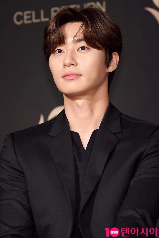 Actor Park Seo-joon attended the launch show of Seliton Platinum held at the Four Seasons Hotel in Dangju-dong, Seoul on the afternoon of the 24th.