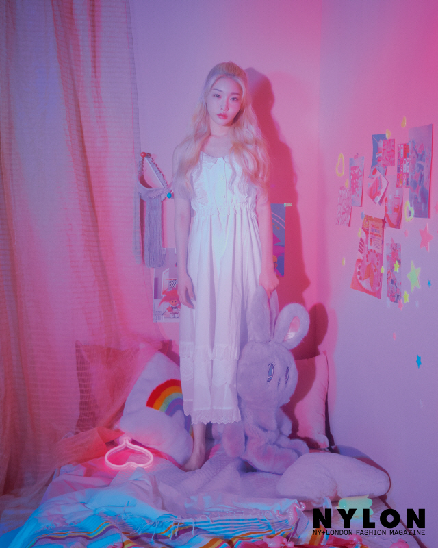 Chungha, who is about to release a new album, released a picture of the July issue of Nylon.Chungha stood in front of the nylon viewfinder for fans waiting for a comeback.She is the back door of another transformation that she has not shown before, showing her tone queen-down side through her fourth mini album Fluurishing, which is released in about five months after the digital single 12 oclock already.If you have been showing off the charm of the girl crush with black hair, this picture has a lovely charm with blonde hair.The photographer invites fans to her world with her own style of styling. More picture cuts can be found in the July issue of Nylon.