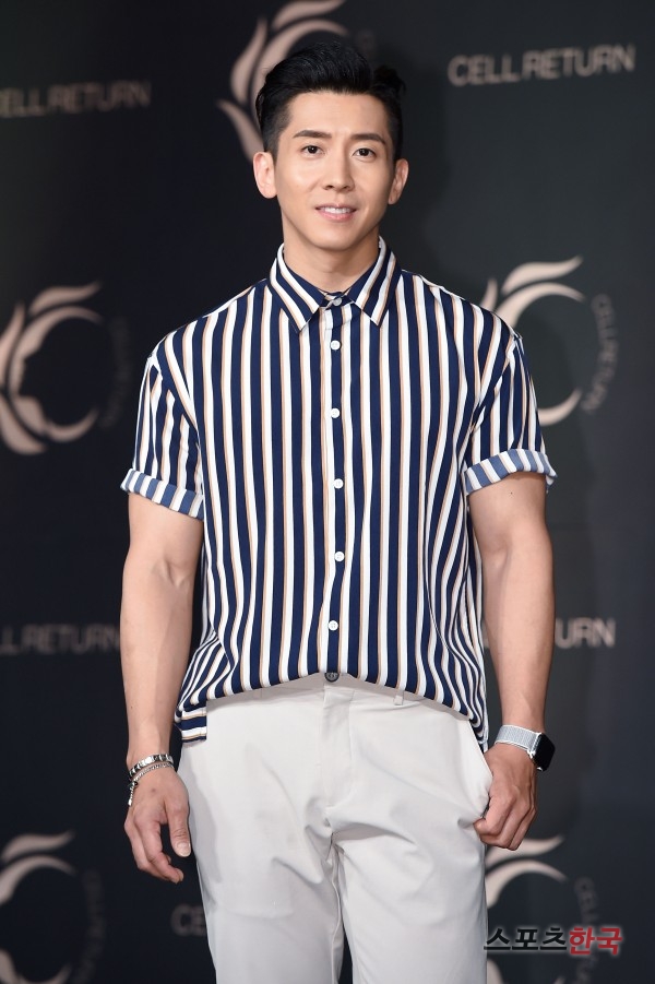 Brian Joo is attending the launch ceremony to commemorate the launch of a new Sellitton LED mask at the Four Seasons Hotel Grand Ballroom in Jongno-gu, Seoul on the afternoon of the 24th.The event was attended by Jang So-ra, Park Seo-joon, Ishae, Sea, Account, Lee Chae-young, Brian Joo, Lee Hyun-yi, Yoo Seung-ok, Park Soo-a, Kai and Kim Kyung-ran.