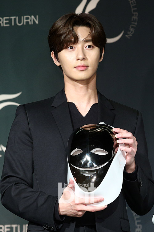 Actor Park Seo-joon attended the launch of a new product of a cellitone LED mask at the Four Seasons Hotel Grand Ballroom in Jongno-gu, Seoul on the afternoon of the 24th.news report