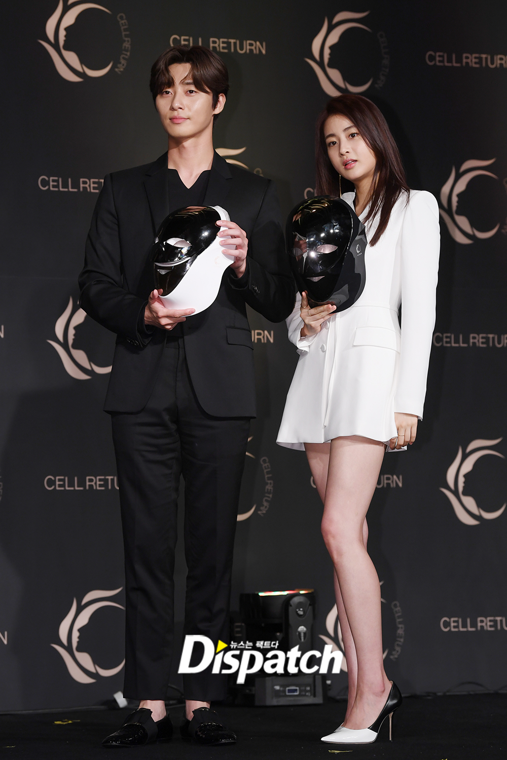 Actors Park Seo-joon and Kang So-ra attended the launch show of LED mast brand new products held at Four Seasons Hotel Seoul, Jongno-gu, Seoul on the afternoon of the 24th.Park Seo-joon and Kang So-ra showed a special attachment by wiping the product with clothes.On the other hand, the main model Park Seo-joon, Kang So-ra, Ishae, Sea, Account, Lee Chae-young, Brian, Lee Hyun-yi, Yoo Seung-ok, Park Soo-ah, Kai and Kim Kyung-ran will attend the event.a slick of luxury clothesmain model posture