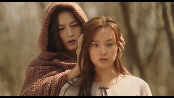 In the episode 8 of the TVN Saturday drama Asdal Chronicles Part 2 The Sky Backing Up, Land Waking Up, which aired on the 23rd, there was a scene in which Tanya (Kim Ji-won), who had been through a great ordeal in Asdal, decided to Lee Yong Saya (Song Joong-ki) to gain Asdal power.Tanya was attracted to the attention of Saya as she was a pulpit that was also introduced to Hatuak (Yoon Sa-bong) after becoming the body servant of Saya by Taealha (Kim Ok-bin).However, Taealha instructed Tanya to monitor and report Saya, and threatened to kill his father, Tenson (Jeong Seok-yong), who was enslaved in the fortress of fire if he did not listen.Tanya accepted Taealhas instructions to the news that her father, who had never known life and death, was alive.Moreover, although Saya gave Tanya the opportunity to run away deliberately, Tanya told Saya that she could not escape becaLee Yong of her fathers ten grandchildren.Tanya was shocked after witnessing the same tree Lee Yong that the silver island (Song Joong-ki) lived in Iark, which was made by Saya, and when Saya confessed, In my dreams, I live in such a tree Lee Yong, run around the field, hunt, and are very fast and strong, she found that the silver island and Saya are connected to dreams.Tanya, who was born on the day of the Blue Objectivity, the Bhatbet (a word for twins in Wahan) of the silver island, also thought that the three people might be entangled, and took her hand and headed to the castle of fire through the secret passage.I miss you so much, he said, nostalgic for the island.Finally, the two men arrived at the entrance of the fire castle and faced the Haetuak, which kept the secret passage door, but the base was Lee Yong to meet Tanya with the tens.However, when Tanya was tearful and tearful, she gave a shocking news that her husband had died.Tanya, who had alternated between a soulless look and a cynicism after hearing the death of the silver island, continued to act unknown the next day.Saya, who heard the story of Tanya from Hattuak, looked at Tanya sadly, but recalled what she was going to die when she died, and asked what she was not dying for.Tanya continued to deny the death of the silver island, saying, Who is dying? Silver island? No. Silver island will come to save me.But when Saya repeatedly reported the death of the silver island, Tanya ran out of reason, crying, No!!Tanya, who was tied up and locked up, recalled her childhood with the silver island and wailed, I killed you, I even tied it up with a stupid spell.Tanya, who was crying like that, asked Saya, Why are you catching us? And Saya provoked Tanya, saying, I will not know if you have strength and do not come to such a place. I will die without knowing why your clan was doing such a thing, why you are dying, and nothing.Tanya, who learned that she needed power in Asdal, pledged to grow her strength in Asdal and stared at her with a lively gaze. Yes, I decided you.My first weapon.Tanya suddenly knelt down and said to Saya in a polite posture, You are the only master, I will do my best. But inside, I am the Tanya of Wahan.I order you. Master? Who will be master? Take my order. Take my order. I completed the ending of the turbulent ending, saying, I should buy it. After the broadcast, viewers responded with a warm response, saying, The Asdal Chronicles is getting more fun, It is a drama with a lot of stories, I wonder how the contents will develop, How long is the island of Eunseom?, Tanya has started to Lee Yong Saya, and I am looking forward to the next week.