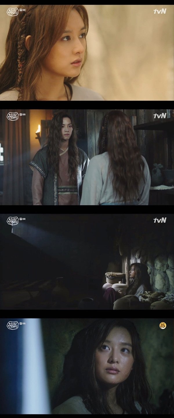In the TVN Saturday drama Asdal Chronicle broadcast on the 23rd, Kim Ji-won (Tanya) decided to use Song Joong-ki (Saya) to jump into the power battle.Song Joong-ki encouraged Kim Ok-bin (Taealha) to play the role, prompting him to avenge his father Jo Sung-ha (Haemihall).Kim Ok-bin visited Jo Sung-ha and declared that he would become a sea-climb.Kim Ok-bin reveals what disgrace he was given while doing the gyre: Jo Sung-ha warned that Targon will break the League.Kim Ok-bin said, The federation is broken anyway. Tagon and I will stand at the top. Blow-Up revealed.The newly re-leader Jang Dong-gun (Tagon) called the araha of each tribe and reorganized the organization.Having Erahahahs under him, starting with himself, Kim Ok-bin thought to himself: It looks like a Sanwoong.Jang Dong-gun appointed Lee Do-kyung (Asaron) as the left-hand man, which caused the anger of the White Mountains.Song Joong-ki asked Jang Dong-gun, who came to him, why not become a king.Song Joong-ki expressed his ambition, saying, My father should become a king and let people know the superiority of Igt.Then Jang Dong-gun said, If you do not know fear like you, you will die first.Kim Ok-bin was ordered to monitor Song Joong-ki; because of the Seok-yong Jeong (fiscal hand), Kim Ji-won was unable to escape.But then there was the disappearance of Song Joong-ki; Kim Ji-won chased Song Joong-ki.Song Joong-ki asked Kim Ji-won, Why dont you run away? and Kim Ji-won said he couldnt run away because of his father.Song Joong-ki then said he would let him see his father.Kim Ji-won was told by Seok-yong Jeong that Song Joong-ki (silver island) had died; Kim Ji-won was only laughing at the shock.Song Joong-ki denied the fact that he was dead.Song Joong-ki (Saya) told Kim Ji-won that you can understand it when you get to a powerful position and Kim Ji-won kneeled down and begged Song Joong-ki for forgiveness as if determined.And Who will be the owner, take my order once with a determined expression took the ending.With Jang Dong-gun on the leagues head, Kim Ok-bin and Song Joong-kis Blow-Up became even clearer.Among them, Kim Ji-won decided to climb to the powerful place; and Song Joong-ki (silver island), who was in a coma, was pictured waking up and being sold as a slave.