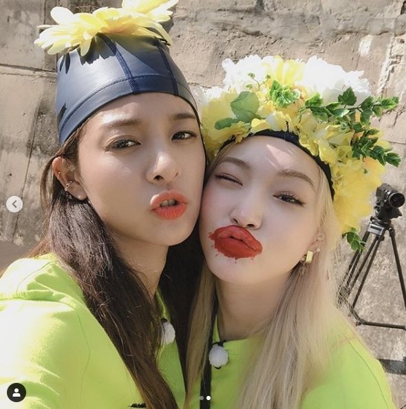 On the 23rd, Cheongha posted several photos on the official SNS with the article Before the penalty, after the penalty. It was more fun and fun with you!In the open photo, Cheongha received a penalty of Running Man with Actor Seol In-ah. The picture of Cheongha, who painted his lips with red lips with penalties, laughs.Cheongha and Seol In-ah appeared on the SBS entertainment program Running Man which was broadcast on the afternoon of the 23rd, and the two people caught the eye by revealing that they were the same age as the dance academy motive and 23 years old.Meanwhile, Cheongha will release her fourth mini-album, Fluurishing, today (24th).