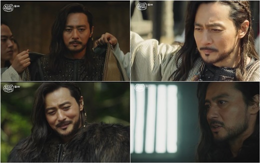 Actor Jang Dong-gun has demonstrated a heavy presence in the Asdal Chronicles.Cable Channel TVN weekend drama Asdal Chronicle is a drama that contains the fateful stories of heroes who write different legends in the old land Ass.In the eighth episode broadcast on the 23rd, he was shown as a leader of the federation, killing his father, Sanwoong (Kim Ui-sung), and kneeling Asaron (Lee Do-kyung).He showed his ambition and burned all his political opponents under his feet.Furthermore, he met with Erraha (the representatives of the tribe) who formed the Asdal League, gave him positions, gathered together, and took a step further on his way to the king.The most deadly weakness for these Tagons, the reality that he was Igt, continued to haunt him, which exploded in his encounter with the Saya (Song Joong-ki).When Saya revealed his ambition, My father becomes king and I follow him and show purple blood to this world. Tagon said, When I was a child, a companion saw my blood.She had a sister, a brother, a father, a mother, and a grandmother. But my father exterminated all of them. Then, if you get caught, I killed him.Because if I do not kill that person there, the next day I have to kill everyone that he met during the day. You dont know fear, you dont learn anything about Igt, Tagon said. Sometimes on the battlefield, theres a soldier who doesnt know fear. Never been close. Why? Because he dies too fast.If you can not learn fear, I will eventually teach you. As such, the unsealed wound of the tangon, Igtra, was more intensely revealed in the meeting with Saya, amplifying the tension of the drama.Although he became the president of the federation, he is wondering what kind of change the reality that constantly harasses Tagon will bring in the future, and what kind of relationship he will develop with the same igs, Song Joong-ki and Song Joong-ki.The scene where the tempered Jang Dong-guns hot-rolled, Song Joong-ki meet with the scene emits explosive chemistry and focuses attention.