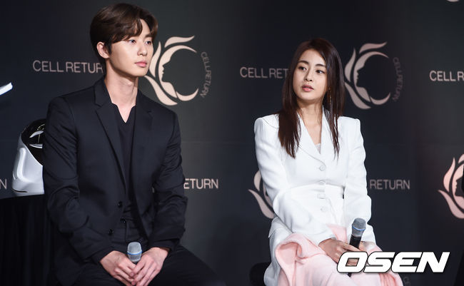 On the afternoon of the 24th, the LED mask brand Sell Return was launched at the Four Seasons Hotel in Gwanghwamun.Kang So-ra and Park Seo-joon are attending.