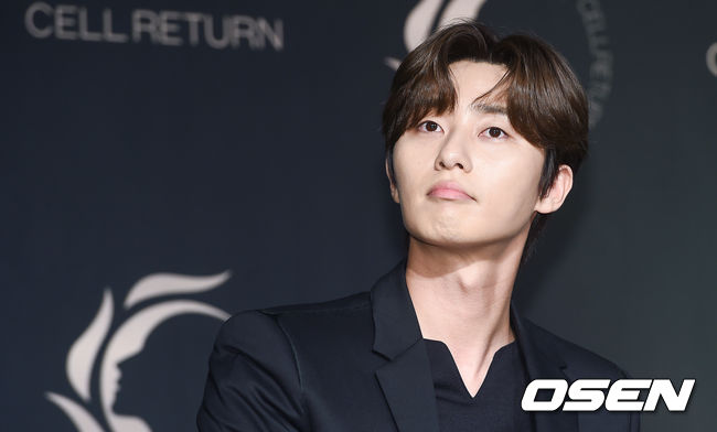 On the afternoon of the 24th, a new product launch event for LED mask brand Seliton was held at the Four Seasons Hotel in Gwanghwamun, Seoul.Park Seo-joon is in thought.