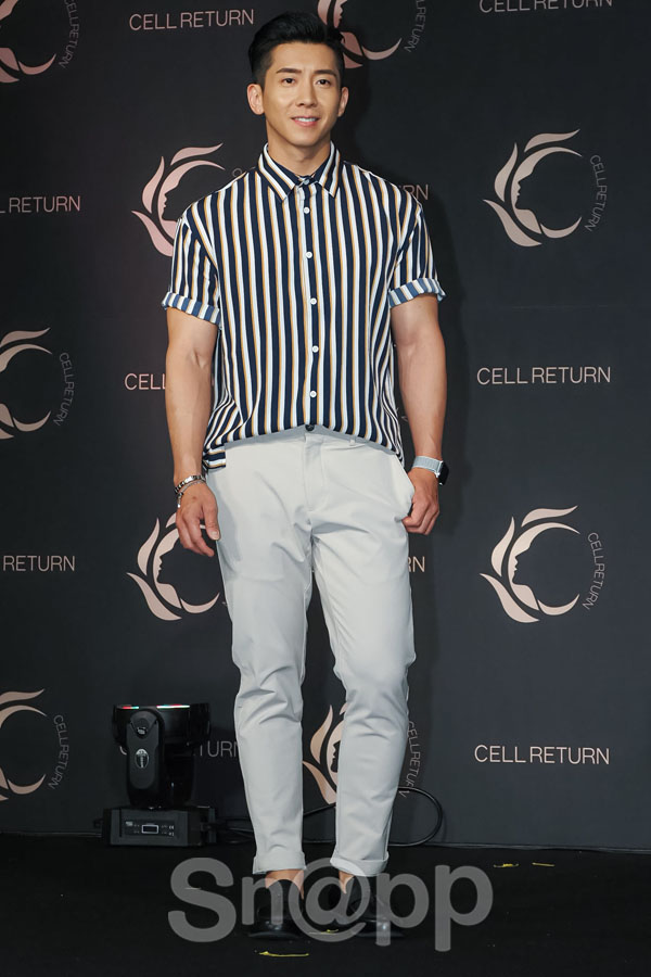 Brian Joo poses at the launch of the Return Platinum LED mask at the Four Seasons Hotel in Seoul Jongno District on the afternoon of the 24th.On this day, various celebs including Park Seo-joon and Jang So-ra attended the scene.Written by Park Ji-ae, a photo of a fashion webzine,Brian Joo poses at the launch of the Return Platinum LED mask at the Four Seasons Hotel in Seoul Jongno District on the afternoon of the 24th.