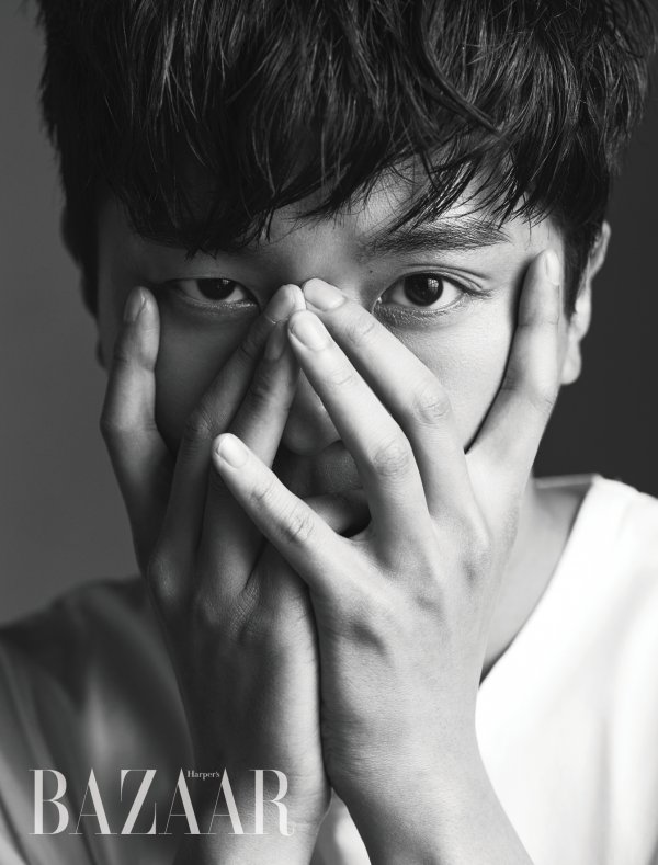 Actor Yeon Woo-jin has been released.Yeon Woo-jin presented an atmosphere black and white picture through the July issue of the fashion magazine Harpers Bazaar.Yeon Woo-jin delivered a new feeling with his pictures of the precious and relaxed appearance as an actor.Yeon Woo-jin is currently in the midst of the charm of The Classic by preparing for the pianist role of KBS 2TV New Moon drama Let me hear your song.Im practicing Chopins Nocturne now, and Ive been to a piano academy a little bit since I was a kid, and Im actually learning how to read music one by one.Im getting to know the style of The Classic these days, and I feel the rhythm of my body definitely improving, in acting and in everyday life.Yeon Woo-jins interviews with the pictorials can be found in the July issue of Harpers Bazaar.