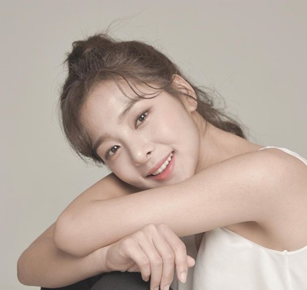 Seol In-ah who? Young and same age friend+Rookie award Sweep <p> Running Manin active learning Seol In-ah attention is being focused on.</p><p>23 broadcast SBS TV Running Manin which actor Seol In-ah and singer to have as a guest along with it.</p><p>The two people in the 1996 student of the year age 24, same age friends, and in middle school when the same dance school went to the human nature was revealed. This Seol In-ah is a comeback ahead of reaching for the already a 12-hour performance to prepare for joint performances more than anything. As well as the full-fledged start of the race and he was active in the fur portal, all viewers of the eye has been captured.</p><p>Seol In-ah 2015 in KBS drama Producer Company, the debut. Since the drama school 2017, tomorrow Sunny starred in and the TV show Law of the Jungle Inn Mexico, Section TV entertainment communication and has appeared in vigorous activity to come. Especially in the last month, the race for the MBC Drama Special recently as the Director of the Museum edge-stylein a really Mature role plays and awareness was.</p><p>This meant that in 2017 MBC broadcasting and entertainment award show, sitcom womens Rookie award, and, in 2018 KBS acting awards on the womens Rookie award on the world.</p>