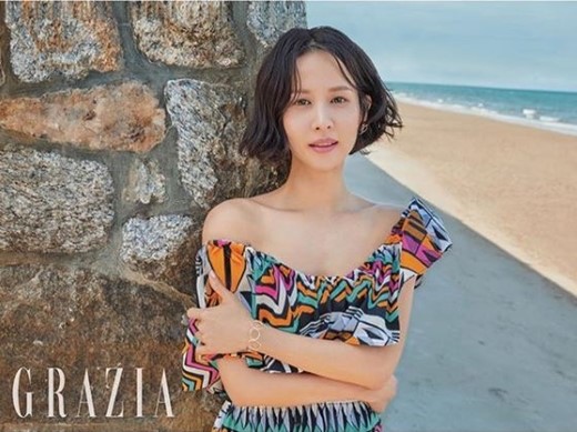 Actor Cho Yeo-jeong has released an elegant and alluring pictorial.Cho Yeo-jeong posted two photos on his instagram on the 24th with an article entitled Gorizia July issue.As you can see from the text, the picture of the fashion magazine Gorizia July issue.Cho Yeo-jeong in the photo is wearing an off-shoulder blouse and shows off his elegant figure.Despite the cool sea and a refreshing background, Cho Yeo-jeongs deadly eyes catch the eye.Styling in the movie parasite as smart hair, he presented a new feeling by introducing a hair styling of a single hair in this picture.Cho Yeo-jeong played the role of a bridge in the movie Psychiatric.