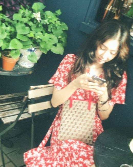 Actor Jung Ryeo-won has revealed his brilliant daily life.On the 24th, Jung Ryeo-won posted a picture on his instagram with an article entitled A sunny day. The beginning of real summer from today.The photo shows Jung Ryeo-won, who is enjoying his leisure in a red and white dress, and the beauty and bright smile of Jung Ryeo-won, which shines more under natural light, are visible.Netizens are responding to It is refreshing, The shoe mate is cute, My Wannabe.