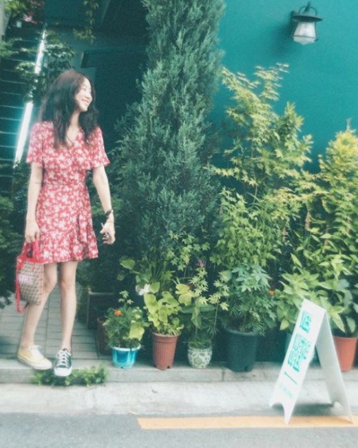 Actor Jung Ryeo-won has revealed his brilliant daily life.On the 24th, Jung Ryeo-won posted a picture on his instagram with an article entitled A sunny day. The beginning of real summer from today.The photo shows Jung Ryeo-won, who is enjoying his leisure in a red and white dress, and the beauty and bright smile of Jung Ryeo-won, which shines more under natural light, are visible.Netizens are responding to It is refreshing, The shoe mate is cute, My Wannabe.