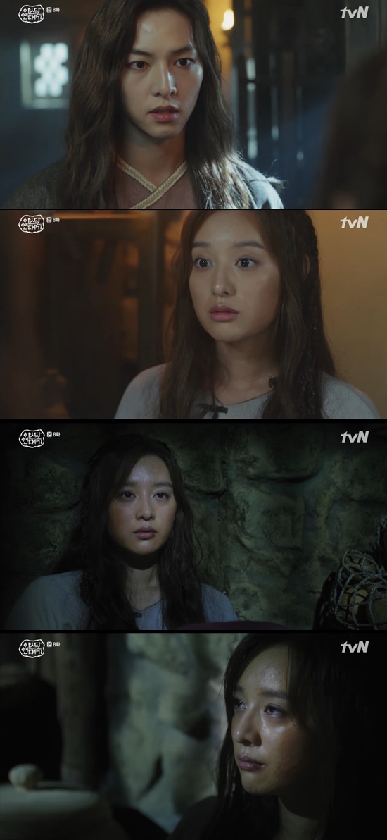 The Asdal Chronicles, Kim Ji-won, awakened.In episode 8 of the TVN Saturday drama Asdal Chronicles broadcast on the 23rd, Taealha (played by Kim Ok-bin) questioned Saya (played by Song Joong-ki).On this day, he questioned Saya and found out that he had fed the danbang to the danbang, and realized that It was revenge for himself who had killed the nanrae in the past.Saya called Taealha a mother and said, Mother. I do not know anyone else, but my mother understands me. Revenge the person who raised her.He had been a lIttle old enough to do a lIttle bIt of work, and he had mixed his flesh wIth a man who was his father, and had raised him, and he had told him to kill a man in his heart.Ive already done It, and today Its my mothers turn, go and get revenge, he said.When his father Mihol (Cho Seong-ha) was released, he said, Do you remember the day I told you to make my clothes? You told the travelogue: Make me the most beautiful clothes in the world.From that day on, I was stuck by the travelogue. For a moment, I liked It. The dresser, the stripper.Mihol then claimed, Did you abandon your father for that and choose Tagon? Tagon will eventually break the League, and he will be king.It will be, he said, and the man wIth the king is me. The League is already broken. Asdal is bigger to put in a bowl called the League.I will stand on top of It, he said. Now where I am and the way I will go. I decide who I like and who I will throw away.I will make the Tagon I set as king. Then he called Tanya, How do you adjust now? You will monItor everything in Saya from today and tell me, of course, It is a secret.You must not tell Saya, of course, Tagon or anyone. If you do anything, he will kill your father. He is in the fire.So you have to listen to me. Because of that, Tanya had no choice but to monItor Saya, and when Saya disappeared, he followed him.Saya asked, Why dont you run? When Tanya followed, Tanya said, You cant run. You run, you kill your father. Theres a father in Taals house.Was It the smoked fire castle? , Saya said, I meet dreams. Im locked up, locked up all the time.Running and hunting in the fields, very fast and strong, but dreams are always faint.In my dream, when I wake up, I am scattered. Shaya then appeared before her to the castle of fire, and said, My father is here. He wants to meet. If he does not, here is Tagons son.Lets yell, Igts here. Im kidding. What if I bIte my tongue, and then I go wild. I cant. Hattooak. You killed the bird?I stared at her.Tanya, who eventually met her father because of Saya, heard about the death of Nunsum from her fathers ten grandchildren. Tanya, who was shocked, continued to laugh since then.Saya, who heard about the death of Tanyas comrade from Hattuak, went to Tanya and said, What are you waIting for? Youre trying to die.I laughed and waIted for Taealha. Tanya, who heard from Saya about the death of the silver island, said, Who is dead? Silver island? No. Silver island will come to save me.I told him to come, Saya replied, I saw It, or all the Leaguers saw It, my tongue screaming and boiling alive in boiling water.Everyone clapped their hands and shouted, I boiled that dirty, vulgar, Dusmish life. Tanya ran to the silver island and punched him.This put Tanya in prison, and Tanya said, Why are we doing this? Why is the silver island so cruel?Why are you taking us in the first place? She asked Saya, I need a lot of work here.I need a huge house, I need a gorgeous jewel, he said. I do not eat to fill my stomach. Its my heart.Tanya shook her head, and Saya said, Yes, you do not know. You will not know if you do not come to such a place where you are hungry wIth power.I will die wIthout knowing why your clan is dying. I will die wIthout knowing why my companion to live is boiled. But when I came back to the room, I was worried that Tanya would really die.Since then, Tanya decided to go to the place where Saya had said to find out why the death of the island was related. So Tanya kneeled to Saya and said, Please forgive me.I must have been mad because my companion died. Tanya is yours. Dominus. You will need me. I will do my best.Photo = TVN broadcast screen