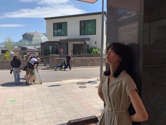 Actor Park Ha-sun reported on the current situation during the drama shooting.Park Ha-sun said on his 24th day, Good weather, good people drama # Weekday afternoon, D-12. photo by.My make up artist In fact, I was resting on a cool pillar because it was hot. The photo shows Park Ha-sun, who boasts a clean atmosphere even during the break.The netizens who watched this showed various reactions such as I am pretty as good as the good weather, I expect drama , I want to see the room soon.On the other hand, Park Ha-sun will appear on Channel A Lovers of 3 pm on weekdays scheduled to be broadcast on July 5.Photo: Park Ha-sun Instagram