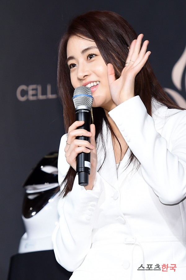 Kang So-ra is attending the launch ceremony to commemorate the launch of a new product of a cellitone LED mask at the Four Seasons Hotel Grand Ballroom in Jongno-gu, Seoul on the afternoon of the 24th.The event was attended by Kang So-ra, Park Seo-joon, Ishae, Sea, Account, Lee Chae-young, Brian, Lee Hyun-yi, Yoo Seung-ok, Park Soo-a, Kai and Kim Kyung-ran.