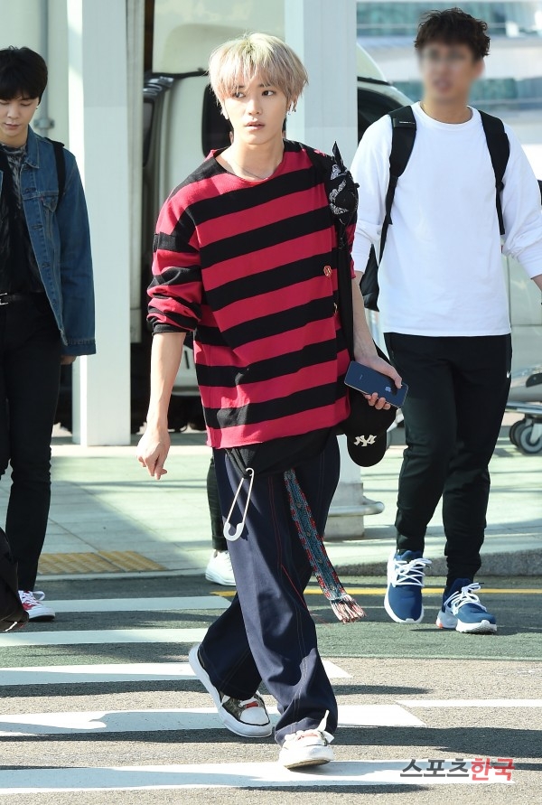 NCT127 Tae Yong is leaving for Russia for a concert performance of Neo City - Di Origin (NEO CITY - The Origin) through Incheon International Airport on the afternoon of the 25th.