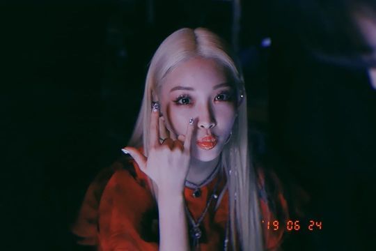 Chungha expressed his feelings about comeback.On June 24, the Singer Chungha wrote on the official Instagram, Thank you so much for joining me with a thrill today. Its already my fourth mini album.We have a lot of happy time sharing good energy together again. In the photo, Chungha is wearing a stage costume and doing a rock and roll hand gesture, and he exudes a blonde goddess force with a colorful glitter and snow makeup.I will give you a good look as hard as you can cheer me up, he added, adding, I am a star.han jung-won