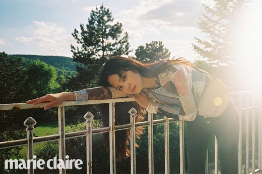 Actor Yoon Seung-ah showed off her unrivaled goddess visuals at France Paris.On the 25th, fashion magazine Marie Claire released a picture of Yoon Seung-ah.Yoon Seung-ah in the picture created a comfortable and free atmosphere with denim styling that feels relaxed everyday life.It is perfect to dress with a lovely feeling and catches the eye with an atmosphere full of eyes.More pictures of Yoon Seung-ah can be found in the July issue of fashion magazine Marie Claire and on the website.Meanwhile, Yoon Seung-ah marriages actor Kim Moo Yeol in 2015 and is reviewing his next work.