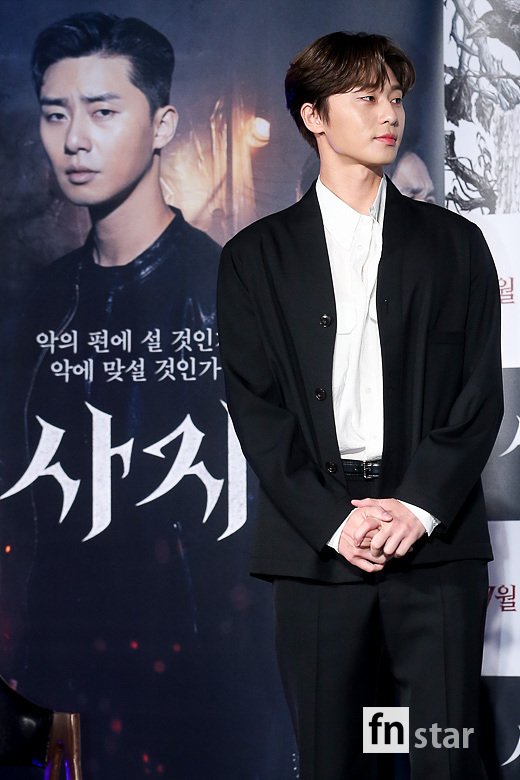 Actor Park Seo-joon attended the report on the production of the movie Lion at the entrance of Lotte Cinema Counter in Jayang-dong, Gwangjin-gu, Seoul on the 26th.The movie The Lion, starring Park Seo-joon, Woo Do-hwan and Ahn Sung-ki, is scheduled to open on July 31 as a film about the martial arts champion Yonghu (Park Seo-joon) meeting the Kuma priest Anshinbu (Anseonggi) and confronting the powerful evil that has confused the world.