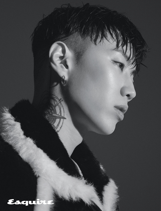 Lee Su-hyun Jay Park has covered the July issue of Esquire, just two years after filming the July 2017 issue.In the meantime, Jay Park grew, matured and solid.Jay Park recently released the YouTube documentary CHOSEN 1, which features artist Jay Parks 10-year journey, and is solidifying its position as Lee Su-hyun by releasing the album The Road Less Traveled.Jay Park is making a fuss with his active work with talented newcomer Lee Su-hyun as well as generous support for his representative label Lee Su-hyun.Jay Park said, I know their minds. I had a rookie time like them.I thought, I want someone to reach out to me first or help me. When asked about the most memorable work of the last decade, he said that he was the most strange and fresh thing that happened to him, citing his recent activities in United States of America.I didnt even think Id be a singer or a rapper, so I dare to think about everything thats happened to me from the start.But it was a burden to be working on United States of America, and it seemed that something that could not happen to me was happening. Lee Su-hyun Jay Park, the representative of AOMG and Hire Music, was the first Asian rapper to sign a contract with Jay-Zs rock nation.I havent seen anything so easily since I was a child, and I never thought, I can do this. I want to do anything right, if I can, because I dont want to be embarrassed.It is still not easy to see the face of an Asian rapper in the United States of America hip-hop market, and I want to let you know that I am working so hard and breaking down the walls of my field.I want to give inspiration and inspiration to my young friends who dream of my place. Jay Park recently opened a hamburger store on the boulevard road in Sinsa-dong and said that it is very interesting to like every song I work on these days and it is very fun to enjoy it.In particular, he is working on a new song ahead of his first solo world tour concert Jay Park 2019 Sexy Forever, and he raised his expectations, saying he felt good with his favorite song.iMBC Park Han-Byeol  Photos