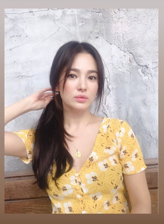 <p>Actress Song Hye-Gyo is a dazzling Doll, Beautiful looks, and was proud.</p><p>Song Hye-Kyos stylist for the past 25 own Instagram story through multiple photos showing.</p><p>The revealed photo, Song Hye-Kyos pure fun-filled day in our son. This day, Song Hye-Kyo yellow floral dress, wearing bright more. Latest bobbed hair long hair, long hair naturally tied, and he faces a mysterious him. A living Doll like Goddess visuals and extreme teen is admiring to call.</p><p>Meanwhile, Song Hye-Gyo in the past to 2017 10 October drama The Suns descendant, the relationship actor Song Joong-ki and married. Song Hye-Kyo marriage after the last 1 November in the race for tvN drama Boyfriendin the night than the sword and the breathing to match the melody Queen gets proved. KBS2 every oneof the starred review in China.</p><p>Photo| Song Hye-Gyo stylist SNS</p>