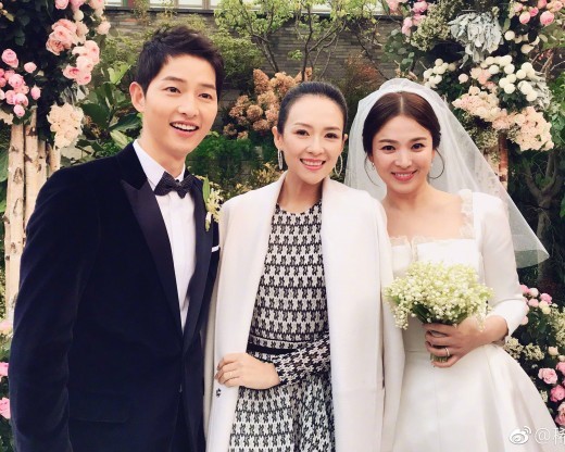 Chinese actress Zhang Ziyi, who attended the wedding ceremony of Song Jung Ki and Song Hye Kyo, expressed condolences to their divorce newsOn the 27th, Zhang Ziyi posted on his SNS that I respect their Choicess, I believe it is the best Choicess, and I look forward to seeing the most beautiful of the two in the future.Zhang Ziyi attended the wedding of Song Joong-ki and Song Hye-kyo in October 2017 and collected topics. He was known to have met Song Hye-kyo and Wang Gawi in the movie One Dae Jongsa.Zhang Ziyi often revealed his friendship with Song Joong-ki and Song Hye-kyo on SNS.After attending the wedding ceremony, their wedding was simple and there was no sense of humiliation. Song Joong-ki made Song Hye-kyos head clear and cried when he swore love. On the other hand, Song Jung Ki and Song Hye Kyo reported the divorce news and shocked the public.Song Joong-ki informed the divorce directly and said, I would like to ask you to understand that it is difficult to tell stories about private life one by one.I have proceeded with the mediation process for divorce with Song Hye-kyo Song Hye-kyo also said, Song Hye-kyo is in the process of divorce after careful consideration with her husband. The reason is a personality difference.Photo: Zhang Ziyi Weibo