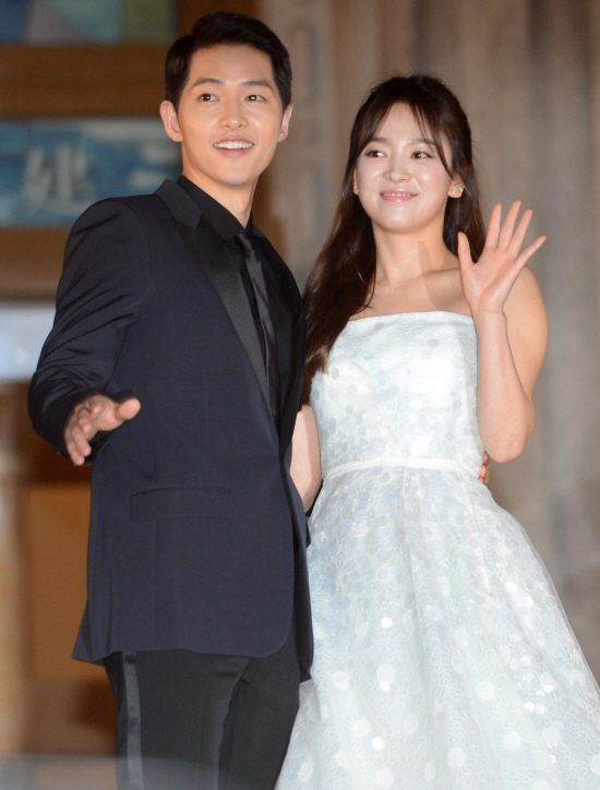 With the drama The Asdal Chronicle starring Actor Song Joong-ki on air, he announced his divorce from Song Hye-kyo, an unprecedented row.Both Song Joong-ki and Song Hye-kyo revealed their divorce to the media on Wednesday.Song Joong-ki is currently appearing as the main character in the TVN Saturday drama Asdal Chronicle (played by Kim Young-hyun, directed by Park Sang-yeon and directed by Kim Won-seok).In general, in order not to add negative issues to the work, Song Joong-ki was shocked by the unusual choice during the drama broadcast.Song Joong-ki said, Our law firm received a divorce settlement application on behalf of Song Joong-ki on the 26th at the Seoul Family Court on the morning of the 27th.In addition, I will convey the official position of Song Joong-ki as follows. Since then, Blossom Entertainment, a subsidiary company, will also announce its official position on the morning of the 27th, Song Joong-ki divorce.Song Joong-ki and Song Hye-kyo are determined to finish their marriage after careful consideration and are in the process of divorce after amicable agreement. I am sincerely sorry to have told many people who congratulated and supported the marriage of the two people, he said. As it is Actors personal affairs, I would like to ask you to refrain from disseminating indiscriminate speculation and false facts related to divorce.I can not give you good news, so I apologize once again. The Asdal Chronicles is not a work that is getting a good response from viewers, especially unlike the meaning of 54 billion won masterpiece.Rather, it is a controversial work among viewers due to controversy such as similarity in connection with production cost issues.Song Joong-ki is trying to break through the drama while revealing the divorce during the drama broadcast, although he may express concern about adding negative issues to the drama.An official of tvN said, We have already finished shooting.Regardless of Actors privacy, the airing will be done as it was, but even in the exciting attempt to break through, the negative atmosphere that was cast on the Asdal Chronicle has not been shaken.Studio Dragon, the maker of the Asdal Chronicle, was affected by the news of Song Joong-ki Song Hye-kyos breakup, and the share price fell 1.43% from the previous day.However, their divorce is unlikely to have a significant impact on Actors acting life.Song Joong-ki and Song Hye-kyo are recovering, each of them quickly deciding on their next work.Song Joong-ki is already ahead of the airing of Asdal Chronicle PART3 and the movie Win Riho crankin, and Song Hye-kyo, who has been mentioned as a drama return, is positively reviewing Anna, a new film directed by Single Rider Lee Joo Young.Song Hye-kyos agency and legal representative also spoke about their position on divorce.The UAA said: Currently, our Actor Song Hye-kyo is in divorce proceedings after careful consideration with her husband.The reason is due to the difference in personality, and both sides have not overcome the difference, so they have to make this decision.Other specifics are the privacy of both Actors, so I ask for a polite understanding that I can not confirm.I would like to ask you to refrain from stimulating reports and speculative comments for each other. I am sorry for the inconvenience. I will be able to greet you in a better way in the future.Park Young-sik, a lawyer for the law office, Song Hye-kyo, said on July 27, Song Hye-kyo and Song Joong-ki agreed to divorce, and accordingly, they filed a divorce settlement application with the Seoul Family Court for the divorce proceedings.The two sides have already agreed to divorce, and only the mediation process is ahead. Mid-term and Song Hye-kyo were born in 2015 and became a song and song couple through KBS2 drama Dawn of the Sun which was broadcast from February to April 2016, and received hot love from Asian fans including Korea.There have been several rumors of love, but they have denied it all.But Song Joong-ki and Song Hye-kyo, who signed a hundred-year anniversary in the celebration of many fans and colleagues on October 31, 2017, were considered to be the couple of the century.But a year and eight months later, he was destroyed.