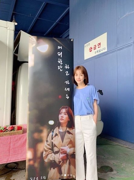 Han Ji-min posted several photos on his SNS on the 26th with the article Go Eun-ah! Thank you so much. I cheer YOU, too! In the photo, Han Ji-min poses in front of a coffee car sent by Kim Go-eun to the filming site of Spring Night. Another photo shows Han Ji-min smiling with a drink and a churr.The warm friendship of the same agency, senior and junior, attracts attention.Kim Go-eun said, I support the most lovely, beautiful and beautiful actors in the world, Han Ji-min, Jung Hae-in, and Kim Jun-han and the drama Spring Night team.On the other hand, Han Ji-min is currently working with the Hae-in in MBC drama Spring Night. Spring Night, which depicts the love story of two people, is broadcast every Wednesday and Thursday at 8:55 pm.