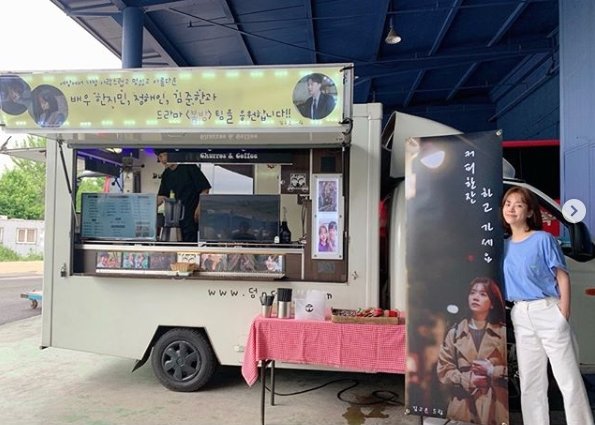 Han Ji-min posted several photos on his SNS on the 26th with the article Go Eun-ah! Thank you so much. I cheer YOU, too! In the photo, Han Ji-min poses in front of a coffee car sent by Kim Go-eun to the filming site of Spring Night. Another photo shows Han Ji-min smiling with a drink and a churr.The warm friendship of the same agency, senior and junior, attracts attention.Kim Go-eun said, I support the most lovely, beautiful and beautiful actors in the world, Han Ji-min, Jung Hae-in, and Kim Jun-han and the drama Spring Night team.On the other hand, Han Ji-min is currently working with the Hae-in in MBC drama Spring Night. Spring Night, which depicts the love story of two people, is broadcast every Wednesday and Thursday at 8:55 pm.