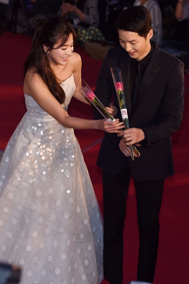 Actor Song Hye-kyos legal representative has revealed the divorce process.Park Young-sik, a lawyer for Song Hye-kyos legal representative, said on July 27, Song Hye-kyo and Song Joong-ki agreed to divorce, and accordingly, they filed a divorce settlement application with the Seoul Family Court for the divorce process.The two sides have already agreed to divorce, and only the mediation process is ahead. Except for the greetings, the sentence Both sides have already agreed to divorce is emphasized twice in the position statement, which is only three lines.The lawyers explained, The agreement may be all over, and the big frame is agreed, but the details are not yet agreed, so it may be that the settlement process wants to agree.Song Joong-ki and Song Hye-kyo announced that they had entered the official procedure for formal divorce through a divorce settlement application on the 27th, one year and eight months after the wedding ceremony on October 31, 2017.Blossom Entertainment said on the morning of the day, I will give an official position on the divorce of Song Joong-ki.Song Joong-ki and Song Hye-kyo decided to finish their marriage after careful consideration, and they are in the process of divorce after amicable agreement. I am sincerely sorry to have told many people who congratulated and supported the marriage of the two people, he said. As it is the actors personal affairs, I would like to ask you to refrain from disseminating indiscriminate speculation and false facts related to divorce.I can not give you good news, so I apologize once again. Song Hye-kyos agency, UAA, said, Currently, our actor Song Hye-kyo is in the process of divorce after careful consideration with her husband.The reason is due to the difference in personality, and both sides have not overcome the difference, so they have to make this decision.Other details are the privacy of the actors of both sides, so I ask for a polite understanding that I can not confirm.I would like to ask you to refrain from stimulating reports and speculative comments for each other. I am sorry for the inconvenience. I will be able to greet you in a better way in the future.Song Jung Ki and Song Hye Kyo were born in 2015 and became a Song and Song Couple through KBS2 drama Dawn of the Sun which was broadcast from February to April 2016.There have been several rumors of love, but they have all denied and announced their marriage, and on October 31, 2017, they signed a hundred years worth of celebrations with many fans and colleagues.However, fans who waited for the second generation of the couple of the century came to hear about their breakup in a year and eight months.Song Joong-ki - Song Hye-kyo Divorce Adjustment Application Song Joong-ki Song Hye-kyo and Hope for a smooth divorce process Song Joong-ki