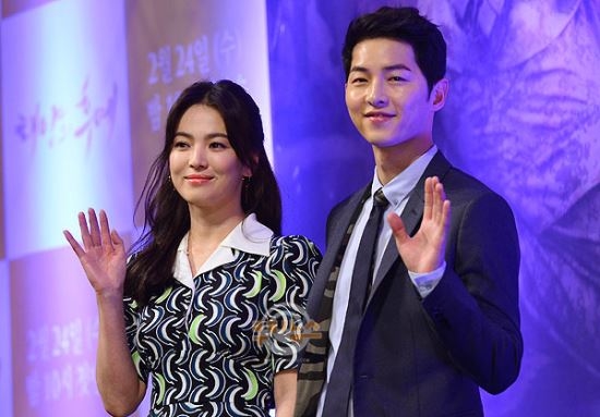 Actor Song Joong-ki and Song Hye-kyo, who were noted for the meeting of the century, are reportedly in divorce.Is it because of the shocking news that makes Asian countries shake up beyond the country? The unfounded rumors surrounding the two are also spreading indiscriminately in the form of Jirashi (private information magazine).Song Joong-kis legal representative, the law firm Plaza, said on the morning of the 27th that Song Joong-ki filed an application for divorce mediation with the Seoul District Court.Song Joong-ki said, I am sorry to tell you the bad news, he said through a legal representative. I hope that the two people will finish the divorce process smoothly rather than criticize each other.I would like to ask you to understand that it is difficult to tell the story of privacy one by one. On the same day, Song Hye-kyos agency also said, The two sides have not overcome the difference and have made such a decision inevitably. I would like to ask you to refrain from stimulating reports and speculative comments.Despite the appeal to end the divorce process smoothly rather than condemning it, and to refrain from speculative comments, Jirashi, who speculated on the reason for the divorce of the two, was circulated quickly through SNS and others.There are various malicious rumors, ranging from rumors that the cause of the breakup is on either side to the fact that the two people applied for divorce settlement without proper agreement.Because of this Jirashi content, there was a happening in which Song Hye-kyos latest TVN drama Boyfriend ranked in the real-time search query ranking of the portal site.Song Joong-ki is in a position to respond hard.Song Joong-kis agency, Blossom Entertainment, said through multiple media, We will legally respond to various rapidly spreading jirashi and speculative reports.As for the mention of Actor Park Bo-gum, who had been breathing in Song Hye-kyo and his boyfriend, in Jirashi, he emphasized that he would strongly respond to the fact that it is unfounded and the rumor itself is absurd.The two, who first met in the KBS2 drama The Suns Descendants in 2016, married in October of the following year, but reported the divorce in a year and eight months.As a couple who has been in the spotlight since their departure, it is inevitable that they are interested in the news of the divorce, but it is another problem that two people suffer from malicious rumors.The two men did not commit a criminal offence; they agreed to a divorce and are only facing a process for it.It is too harsh to endure Girashi because of celebrity Yi Gi.Jirashi to be played on news of Song Joong-ki and Song Hye-kyo break