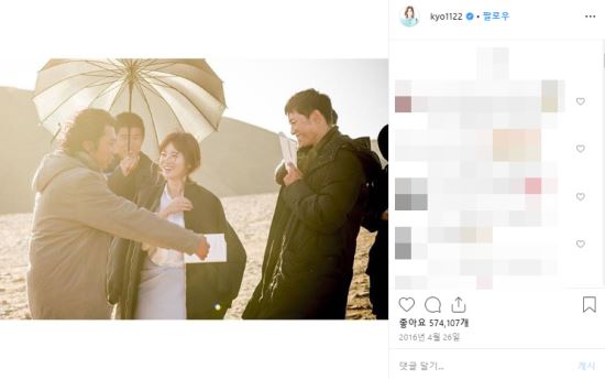 As the news of the divorce of Song Hye-kyo, the top star couple, Song Joong-ki, is known, the affection of the two people remaining in Song Hye-kyos personal SNS is attracting attention.Song Hye-kyo posted a picture of Song Joong-ki and a drama shooting on March 11, 2016, along with an article entitled Pretty Photo.The photo shows two people holding up their hands during the filming of the Suns Descendants to block strong sunlight.They also released photos of the Suns Descendants, without much explanation. They are smiling brightly with scripts.On June 18, 2016, he wrote a photo of his shoulder and wrote Yoo Si-jins fan meeting.It also attached a hashtag called Sun Generation, Yusijin, Kangmoyeon and Songsong Couple.After the marriage, I left a photo of the wedding of the two people and said, Thank you very much for your blessing with much understanding, interest and love.Song Hye-kyo, who met the drama in October 2017, was blessed by many people by the couples kite, but they went their separate ways within a year and eight months of marriage.