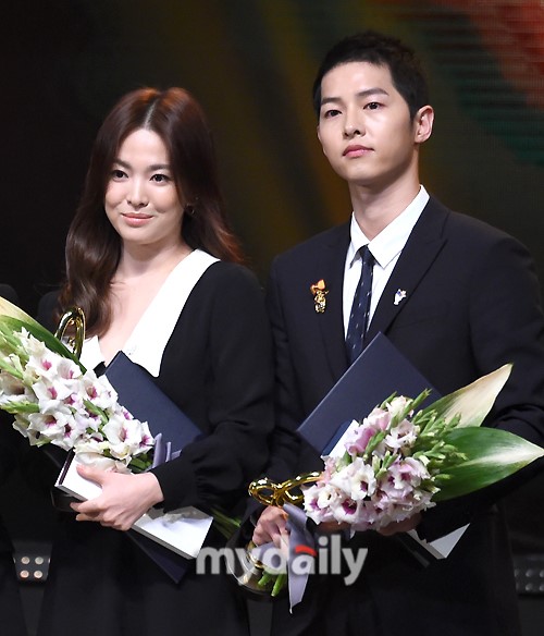 The court was decided to hear the divorce mediation of Actors Song Joong-ki and Song Hye-kyo.According to the legal system on the 27th, the Seoul Family Court allocated the divorce mediation application filed by Song Joong-ki to the judge of Jang Jin-young,The mediation is a procedure in which the couple divorces after the courts mediation without going through a formal trial. If the two sides agree on the mediation without any disagreement, the divorce process will be completed.Song Joong-ki applied for mediation the day before, and the court has a month of deliberation, so the first adjustment date of the two is expected to be caught at the end of July as soon as possible.Song Joong-ki said, Both of them are hoping to finish the divorce process smoothly rather than criticizing each other by wrongly taking care of each other.Song Hye-kyo said through his agency, I am in the process of divorce after careful consideration with my husband. He said, Both sides have not overcome the difference between them and have made such a decision inevitably.