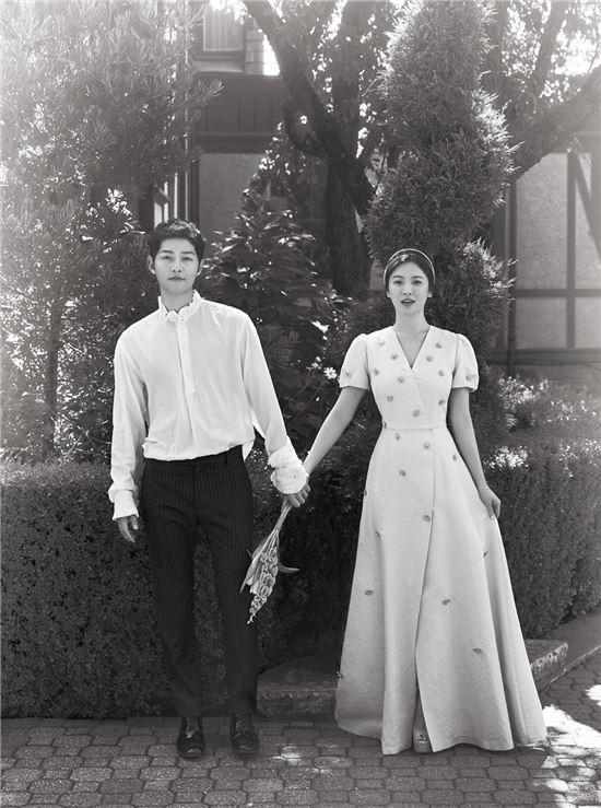 Actor Song Joong-ki and Song Hye-kyo are reportedly in the process of filing for divorce mediation.The two actors, who were so brilliant couples, are very shocked by the public, and they are also interested in whether the works and advertisements that the two are active are hit.The biggest concern is the TVN Asdal Chronicle currently on air, which has been aired for up to eight episodes, with Song Joong-ki playing two roles per person.It is a work planned by pre-production, so the shooting is already over and it is expected that there will be no big impact.TVN will air this drama up to 12 times, and will be working on the second half of the year to organize part 3 broadcasts in the second half.While the Asdal Chronicle, which has been expected through various publicity before the broadcast, is struggling with unexpectedly low ratings, some say that Song Joong-kis privacy problem may interfere with the immersion of the work.Song Joong-ki will start filming the new movie Win Riho in July.Seung Ri-ho, starring Kim Tae-ri, Jin Seon-gyu and Yoo Hae-jin, is an SF genre film made in the background of the endless universe for the first time in Korean film history.Song Joong-ki does everything he can to be money, but always takes on the problematic pilot Taeho of Seungri, who is a god of knowledge.Song Joong-kis personal life is not expected to have a significant impact on the work, given that it is still a crank-in.As Song Joong-ki, which covers Asia, he is working as an advertising model for a small number of companies.Song Joong-ki is currently working as an advertising model for Kuchen, Hyundai Ribart, Ruchen Water Purifier, Coca-Cola, Chupa Chops and Mentors.Most companies are cherished about the change in Song Joong-kis contract, saying only Coca-Cola will not have a significant impact as the contract period is at the end of the contract.Song Hye-kyo, who has not been working since the end of tvN boyfriend, is appearing as an advertising model for many companies as advertising queen.It is also a beauty model such as Sulwhasoo and Make-on of AMOREPACIFIC Corporation, Dyson hair dryer and Shucomma Bonnie model.When news of the divorce settlement was reported, each company said its position.First, Amorepacific Corporation and Dyson said, The personal personal issue is not in the contract, and Schummaboni said, We have a contract period yet, but the contract change has not been decided.Meanwhile, Song Joong-ki and Song Hye-kyo married on October 31, 2017 with KBS2 drama Dawn of the Sun.The birth of a Korean Wave star couple brought together a topic, but it was a year and eight months after marriage.