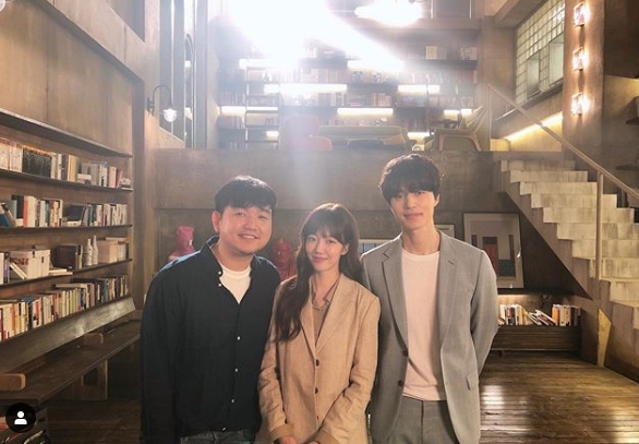 Actor Lee Dong-wook made a special appearance on Publish a search term WWW.Actor Im Soo-jung posted a tvN drama Enter the search term WWW shooting shot on his personal instagram on June 26th.In the photo, Im Soo-jung is smiling alongside director Jung Hyun and Lee Dong-wook.Im Soo-jung said, Thank you for your special appearance with Director Jung Ji-hyun and Dong-wook.Park Su-in
