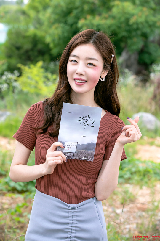Actor Han Sun-hwa has concluded Save me 2 in the praise of casting.The OCN tree original Save Me 2, which ends on June 27, is a pseudo thriller with a futile belief in saving the embattled village, a crazy soulful self-helper against the belief. Han Sun-hwa was the first love of Min-cheol (Um Tae-gu) and played the role of the town cafe Gomadam (Eun-ah).Han Sun-hwa has been impacted from his first appearance, wearing a new color character based on his solid acting ability accumulated through various works.It was properly divided into attractive cat, which has a bright and plump image that has been shown before, and it has emanated its presence by sweeping the attention of each scene.Han Sun-hwa also acted as a single-mindedly to help the villagers and their families to the end, believing and helping Min-cheol, who was struggling with the family. In this process, he was able to fully play a loving and strong role of all-round helper who worried about Min-cheol and thought about Min-cheol.Han Sun-hwa delivered a message full of gratitude, including the feeling of leaving the Gomadam at the end of Save me 2, the feeling of receiving much love, and greetings to fans.It is a one-sided answer with Han Sun-hwa related to the end of Save me 2.Q. A feeling that he has sent him away from Save me 2;I am proud and happy to be able to finish with the affection and interest of many people.Q. What is the charm of the Gomadam that Han Sun-hwa has seen?Gomadam was a single-mindedly to Minchul.It is not perfect, but I think that the way I helped Min-cheol in my own way sometimes seemed more authentic than anyone else.Q. What do you think that you are in love with Min-cheol?I think that the charm of Min-cheol, which I saw, was not an act of honesty and unstoppable behavior.Of course, it was the most worrying part of Mincheols appearance, but unlike other people, I think that Gomadam fell into the figure by believing in the good and evil of Mincheol and supporting it.Q. Youve got a lot of attention for your strong and lovely helper performance.Q Save me 2 to the viewers who loved youbak-beauty