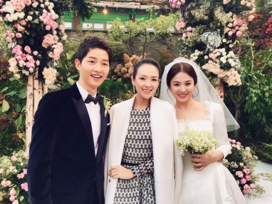 Actors Song Joong-ki and Song Hye-kyo reported their divorce news in a year and eight months after marriage, and Zhang Ziyi, a close friend of them, left a hint about it.Zhang Ziyi said on his Weibo on the 27th, I respect their Choicess.I believe it will be the best Choicess, he said. I hope to see their most beautiful appearance in the near future. Zhang Ziyi appeared with Song Hye-kyo in One Dae Jongsa and Taepyeong Ryon and made a close relationship with Song Joong-ki and other Chinese commercials.Zhang Ziyi also celebrated the two at the wedding of Song Joong-ki and Song Hye-kyo in 2017.On the other hand, Song Jung Ki and Song Hye Kyo, who developed into a lover through KBS2 Dawn of the Sun broadcasted in 2016, married on October 31, 2017 with a hot celebration of domestic and foreign fans.But eventually the two chose to divorce after a year and eight months of marriage.Zhang Ziyi weibo