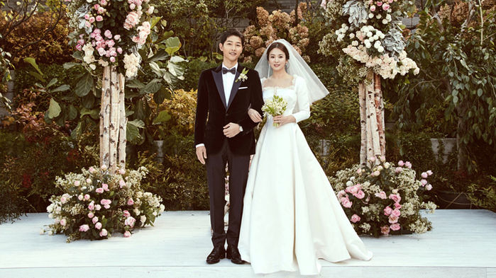 Worlds attention has been focused on the marriage and divorce of top star couple Song Joong-ki (34)Song Hye-kyo (37).The separation has already been steadily raised by the Chinese media since last year, but the two people who have been married for about two years have finally shocked the public by choosing the divorce process.Rumors about the cause and the result are pouring like floods.Experts estimate that the divorce of the two will have a small impact on the Korean Wave and drama market, as each is a Korean Wave star and top actor.The marriage of Song Joong-ki and Song Hye-kyo was an event of the century.In 2016, the two of them, who breathed as lovers in the KBS 2TV popular drama Dawn of the Sun, denied the two episodes of the relationship, and admitted the fact that they had a relationship in July 2017, and announced their marriage plan.At the Shilla Hotel in Jangchung-dong, where the wedding ceremony was held, top Chinese actors Zhang Ziyi as well as top domestic stars attended. Chinese media also floated drones to shoot inside the wedding hall and broadcast live on the Internet.The global attention to the wedding continued after marriage.Not only in Korea but also in China, I was interested in maintaining good relations as well as marriage and real estate problems.In particular, Chinese media reported that Song Jung Ki and Song Hye Kyo had a wedding ring or not through a paparazzi cut every time they entered the country on a schedule.On the day when one side did not wear a ring, there was a report that it was a divorce crisis.The two did not officially announce these rumors and reports, but they focused on their work and showed their marriage.Song Joong-ki, in particular, asked about the change in the acting life brought by marriage at the presentation of the TVN weekend drama Asdal Chronicle.My wife also focused on the end and cheered me to do well, so I shot well. However, on the 27th, Song Joong-ki admitted that he had applied for a divorce settlement procedure to the court the day before, and the divorce from China eventually became true.In addition to domestic and foreign netizens, both industry officials are responding to the news of the sudden announcement of the two people.Especially in the Chinese version of Twitter, the news of the two people is shared in Wei Bo.As of 10 am on the day, # Song Jung Ki Song Hye Kyo divorce is the number one real-time trend in Weibo, and media reports are continuing.In the Korean Wave-related site, Breathing, The most unpredictable news of the year and Are you on April Fools Day?Immediately after the news of the breakup is announced, all kinds of jirashi and rumors that have analyzed and guessed the cause are spreading online.From the primary writing that one side had an affair among the works, to the speculation that the application for divorce adjustment would be due to the property distribution problem.The two sides have not made any other position except that they have first entered the divorce process.However, in the data of Song Hye-kyo, it seems that he will respond strongly to the rumored Jirashi if he sees the reason is the difference in personality, I can not confirm the other contents because it is private, In the industry, it is also busy analyzing the impact of the divorce process on the Korean Wave and the drama market.Ha Jae-geun, a popular culture critic, said, If the reason for the divorce is known to be the cause of the negative things (such as the wind), the fantasy of the star may break and it may lead to disappointment about the Korean Wave itself.If the personality difference is the same level, it is a matter of privacy, so I do not think it will have a ripple effect on the other side, he said.The two are enjoying tremendous popularity in East Asia based on the Chinese territory.Both are top stars in China, and China is the second largest market in World, and it should be said that it is very influential. A broadcasting official said, It is shocking to the industry that a famous top star couple divorces too soon. There may be a synergy part of the two people who are married without knowing it, but there may be a blow to each other.However, regarding the impact of the Korean Wave market, he said, Since the Chinese Han Chinese (Korean Wave Restriction) has not yet been released, it is a little different from the situation at the time of the broadcast of the Dawn of the Sun.I think it may not be as shocking as it was before (marriage) because there are many news of recent discharges of Korean actors such as Kim Soo-hyun. dongseho